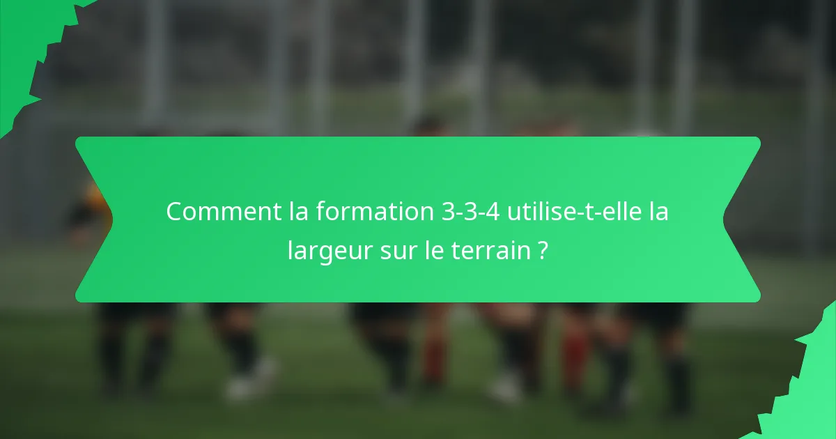 Comment la formation 3-3-4 utilise-t-elle la largeur sur le terrain ?